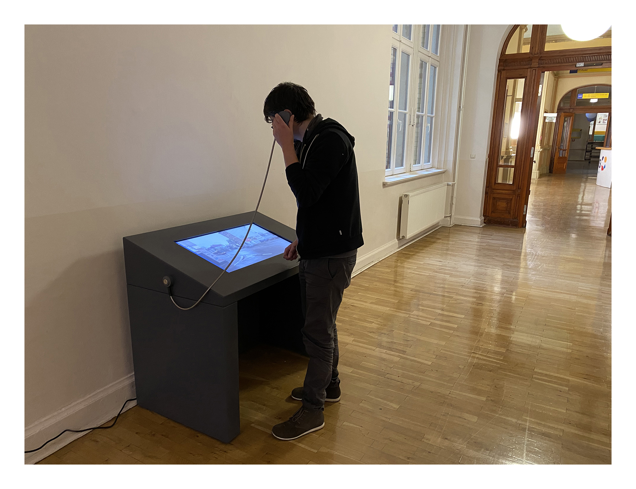 Pult-Medienstation mit Touchscreen